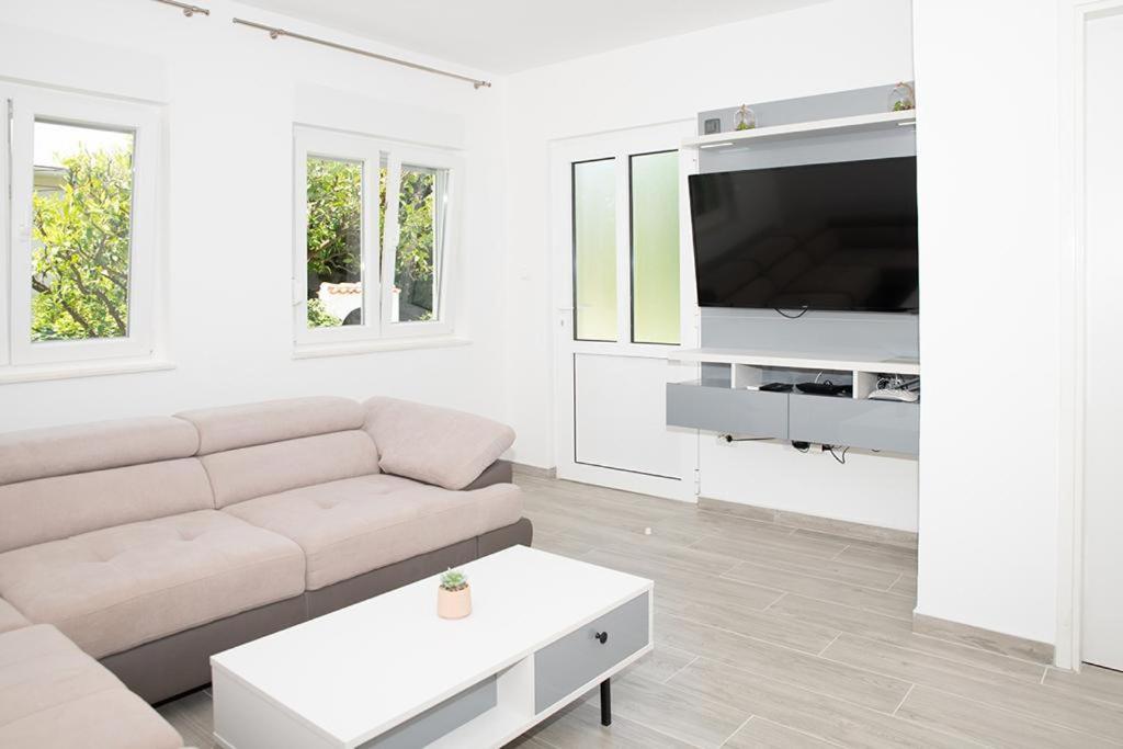 Apartmani Vrtodusic Banjol Exterior foto